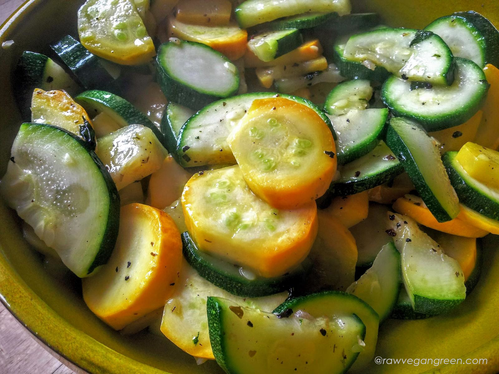 Zucchini-Salat Rohkost – rawvegangreen