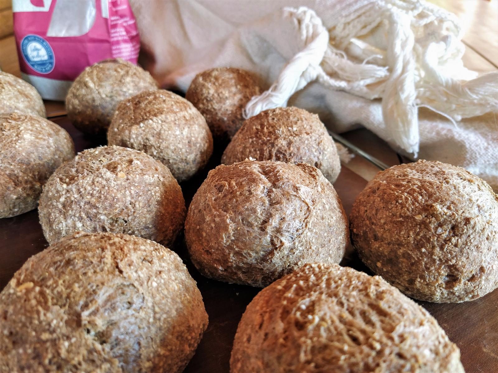 Leckere Hafer-Quinoa-Brötchen – vegan – glutenfrei – hefefrei – ölfrei ...